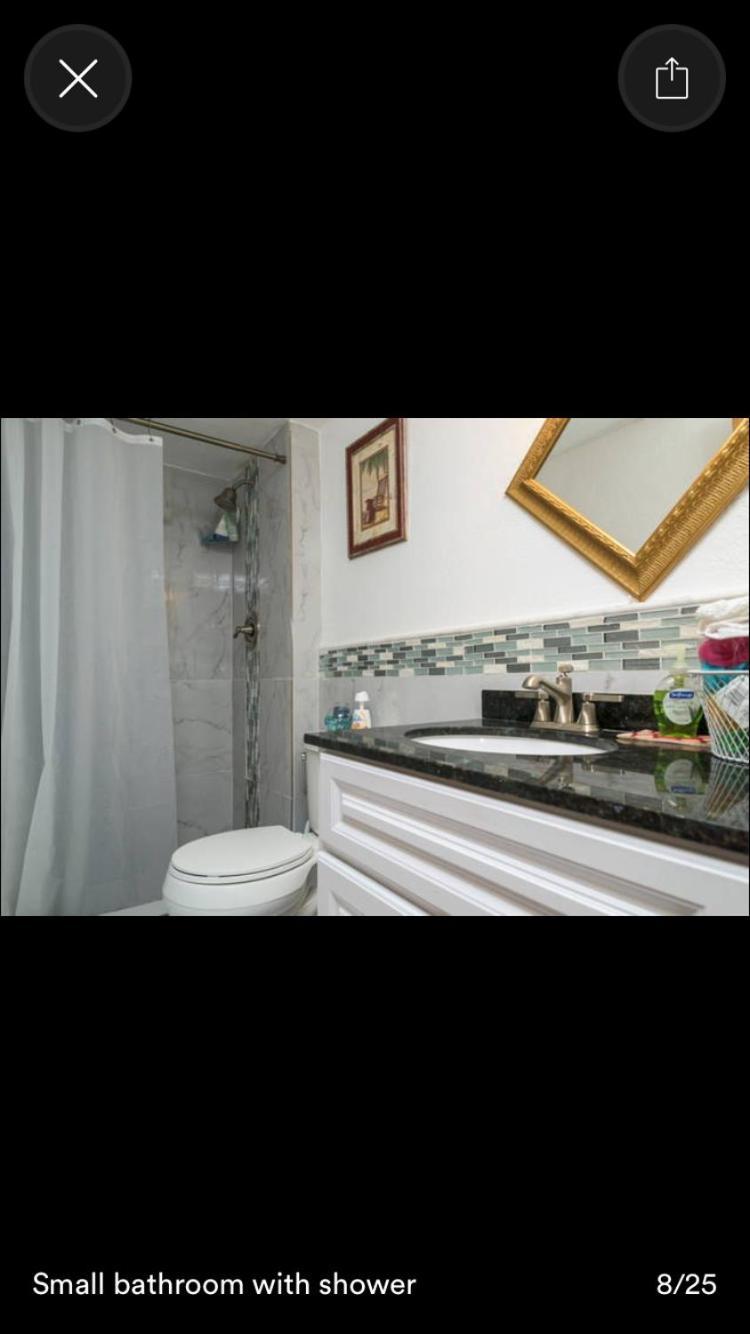 Habitación en casa particular A Inside An For 1 Person Close To Beach -3 Min By Car *